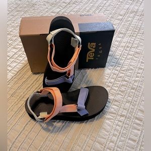 Teva platform sandal w10